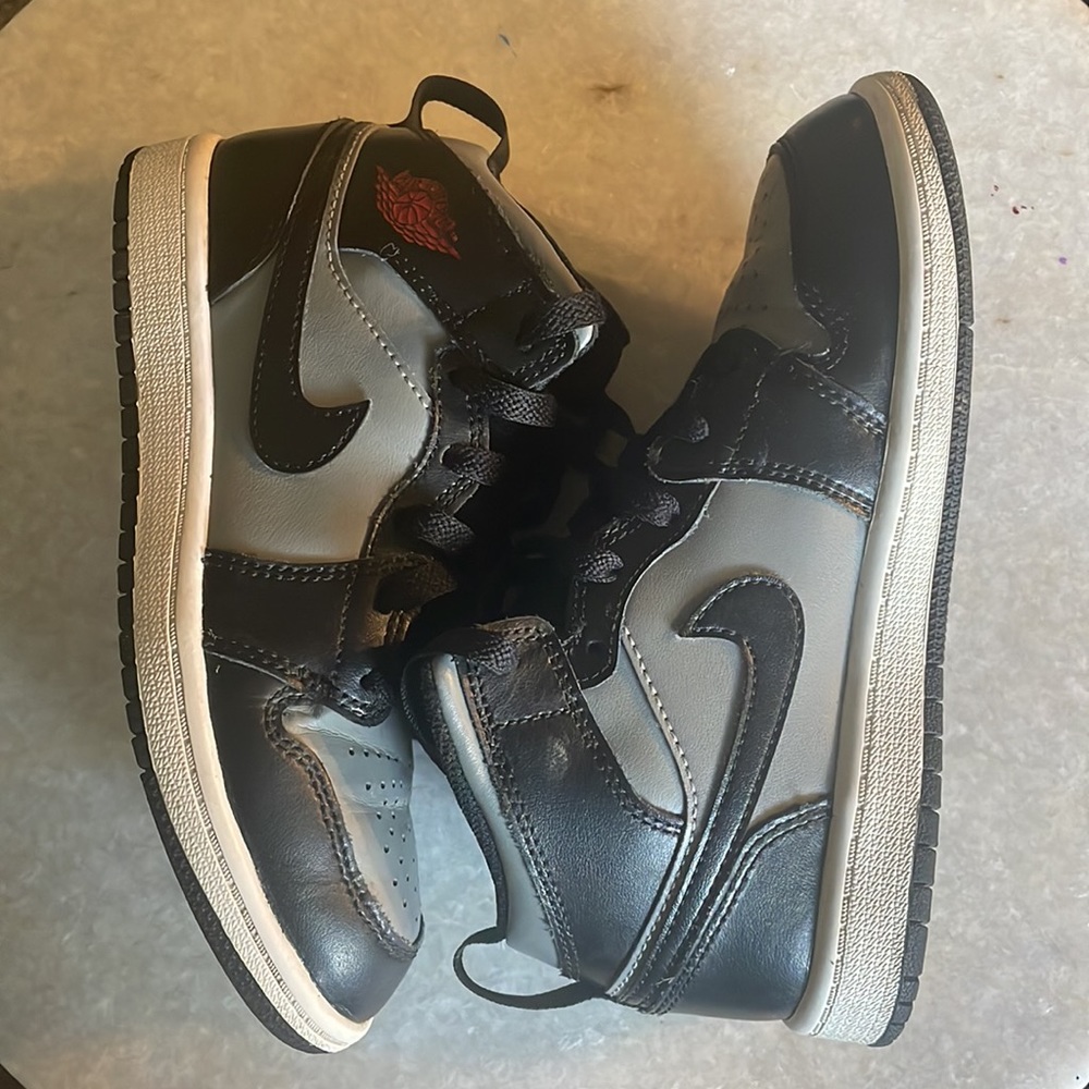 Jordan 1 Mid Shadow Red Youth
